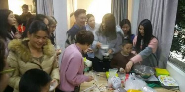 團(tuán)團(tuán)圓圓吃元宵