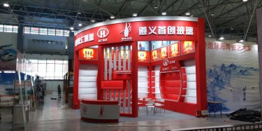 來來，畢加展覽在酒博會(huì)為你們的抖森干一杯