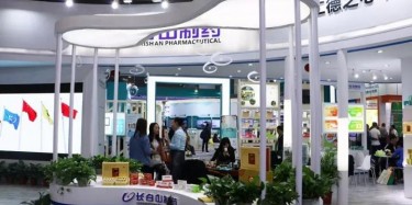 一杯敬明天，一杯敬過往