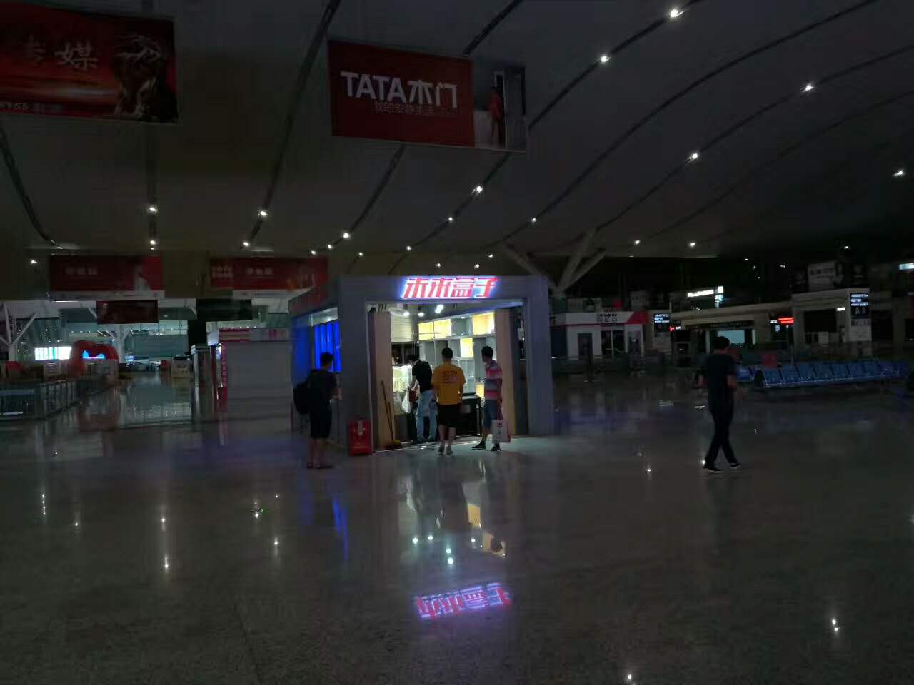 未來盒子——高鐵站展廳設(shè)計(jì)裝修 未來盒子——高鐵站展廳設(shè)計(jì)裝修