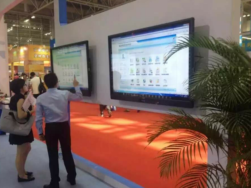 藍(lán)鴿集團(tuán)——教育展展臺(tái)設(shè)計(jì)搭建 藍(lán)鴿集團(tuán)——教育展展臺(tái)設(shè)計(jì)搭建