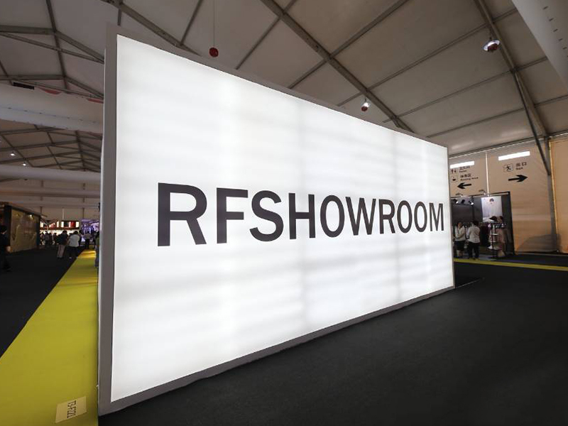 富力環(huán)貿(mào)港——服裝展設(shè)計(jì)搭建 富力環(huán)貿(mào)港——服裝展設(shè)計(jì)搭建